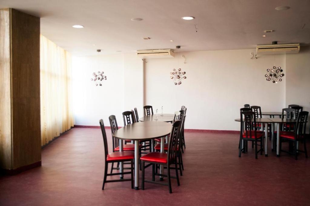 Hotel Decentria 蒂米什瓦拉 外观 照片